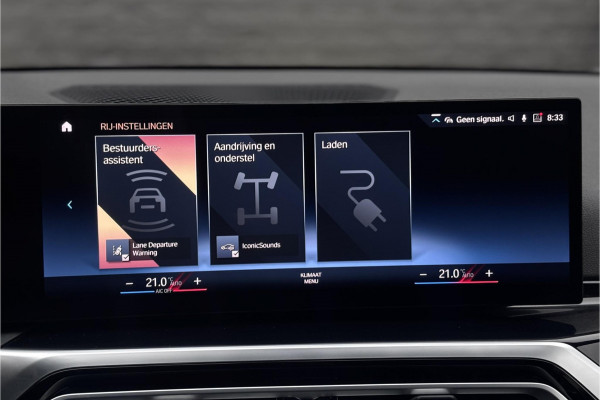 BMW 3 Serie Touring 330e M-sport LCI Widescreen | Camera | Adaptive Cruise | Comfort Access