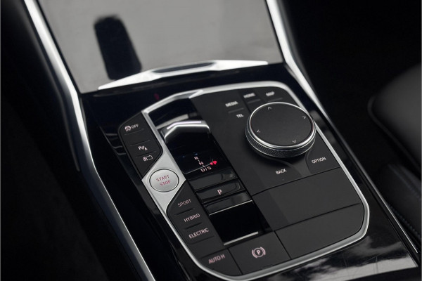 BMW 3 Serie Touring 330e M-sport LCI Widescreen | Camera | Adaptive Cruise | Comfort Access