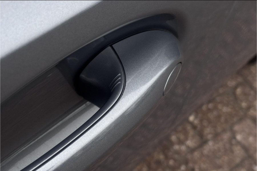 BMW 3 Serie Touring 330e M-sport LCI Widescreen | Camera | Adaptive Cruise | Comfort Access