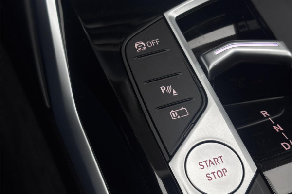 BMW 3 Serie Touring 330e M-sport LCI Widescreen | Camera | Adaptive Cruise | Comfort Access