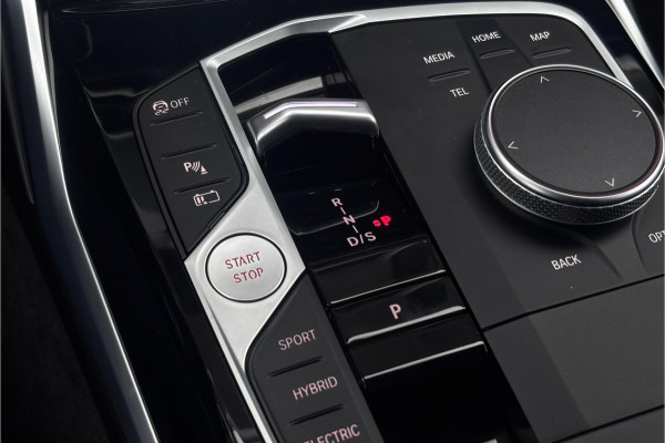 BMW 3 Serie Touring 330e M-sport LCI Widescreen | Camera | Adaptive Cruise | Comfort Access