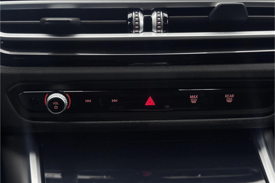 BMW 3 Serie Touring 330e M-sport LCI Widescreen | Camera | Adaptive Cruise | Comfort Access