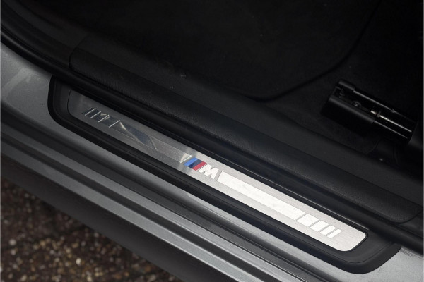 BMW 3 Serie Touring 330e M-sport LCI Widescreen | Camera | Adaptive Cruise | Comfort Access