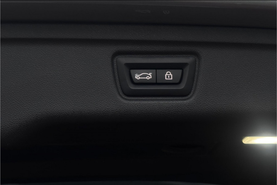 BMW 3 Serie Touring 330e M-sport LCI Widescreen | Camera | Adaptive Cruise | Comfort Access