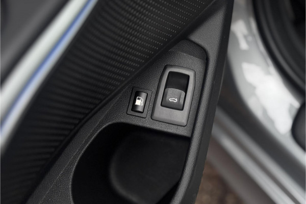 BMW 3 Serie Touring 330e M-sport LCI Widescreen | Camera | Adaptive Cruise | Comfort Access