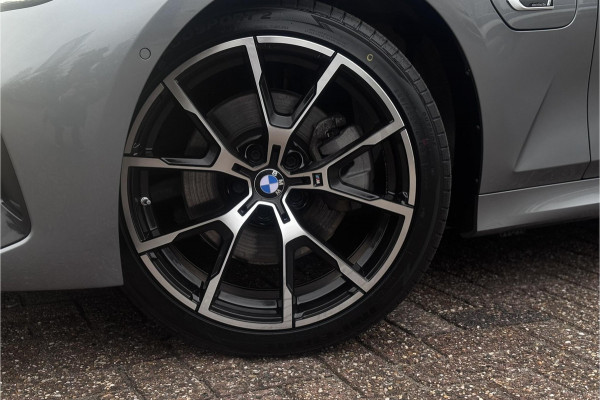 BMW 3 Serie Touring 330e M-sport LCI Widescreen | Camera | Adaptive Cruise | Comfort Access