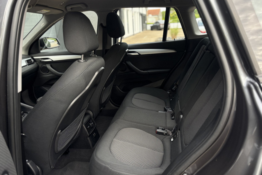 BMW X1 xDrive25e | Elektrische Klep | PDC V + A | LED | Apple Carplay | DAB | 15x op voorraad !