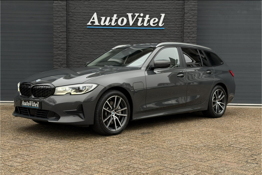 BMW 3 Serie Touring 330e xDrive | Sportleder | Head-Up | Laserlicht | Comfort Access | Memory