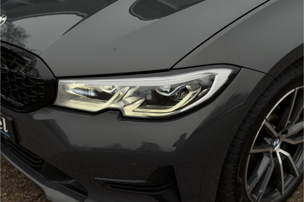 BMW 3 Serie Touring 330e xDrive | Sportleder | Head-Up | Laserlicht | Comfort Access | Memory