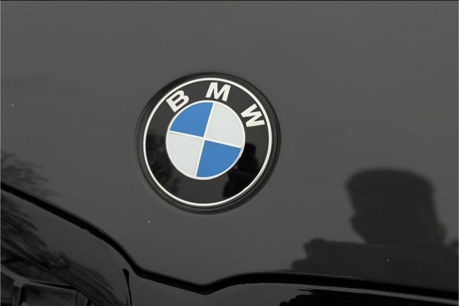 BMW 3 Serie Touring 330e xDrive | Sportleder | Head-Up | Laserlicht | Comfort Access | Memory