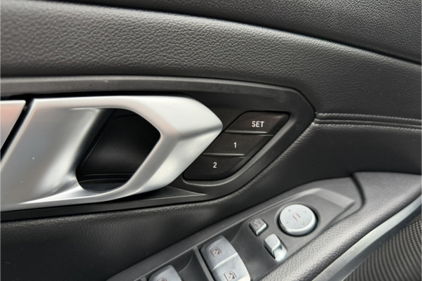 BMW 3 Serie Touring 330e xDrive | Sportleder | Head-Up | Laserlicht | Comfort Access | Memory