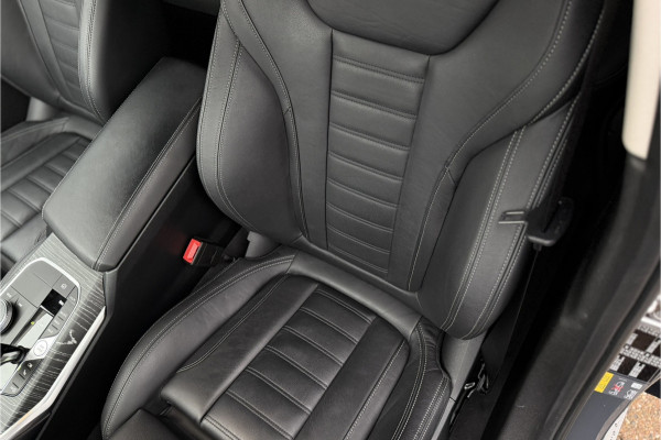 BMW 3 Serie Touring 330e xDrive | Sportleder | Head-Up | Laserlicht | Comfort Access | Memory