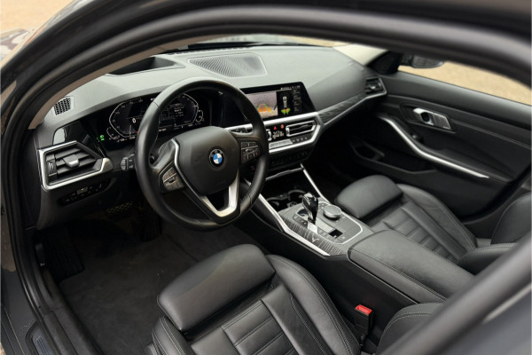 BMW 3 Serie Touring 330e xDrive | Sportleder | Head-Up | Laserlicht | Comfort Access | Memory