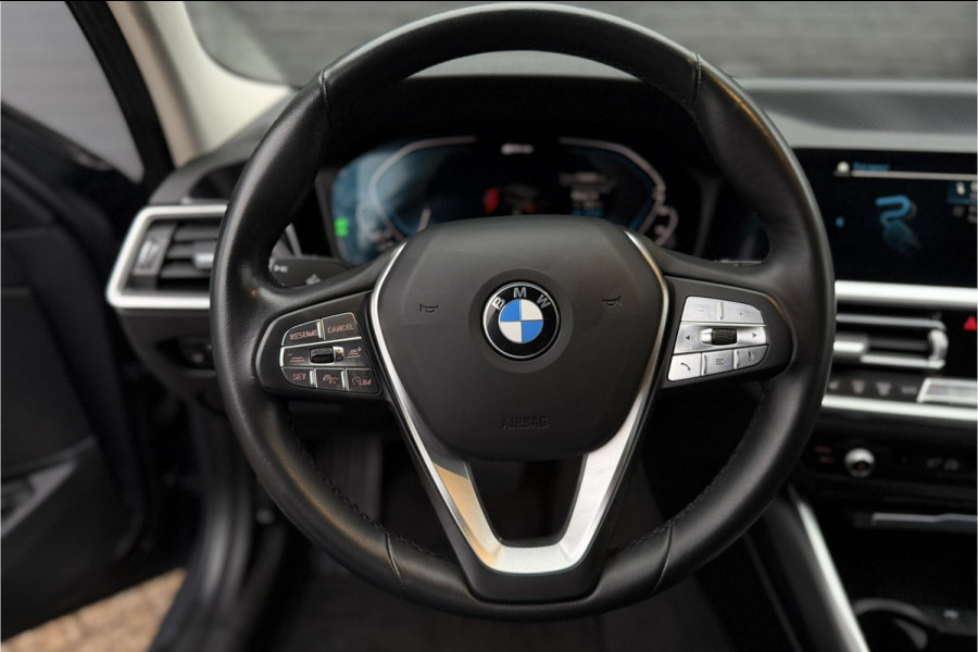 BMW 3 Serie Touring 330e xDrive | Sportleder | Head-Up | Laserlicht | Comfort Access | Memory