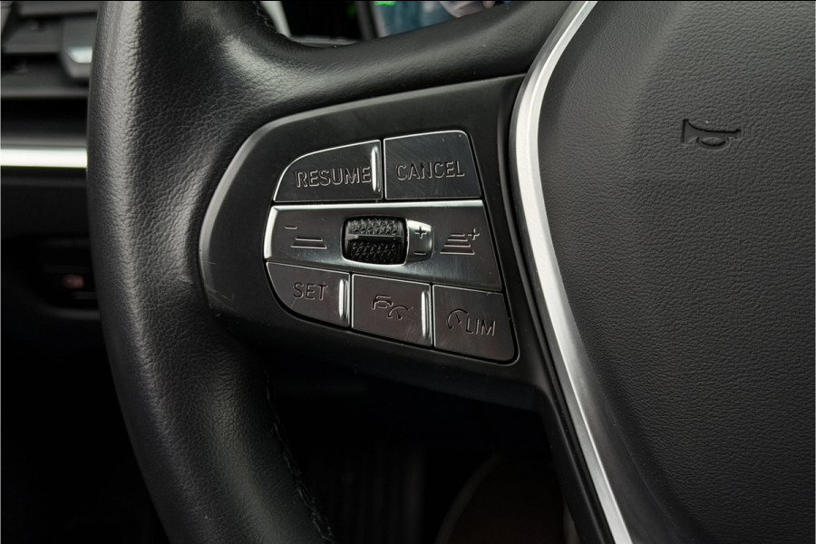 BMW 3 Serie Touring 330e xDrive | Sportleder | Head-Up | Laserlicht | Comfort Access | Memory