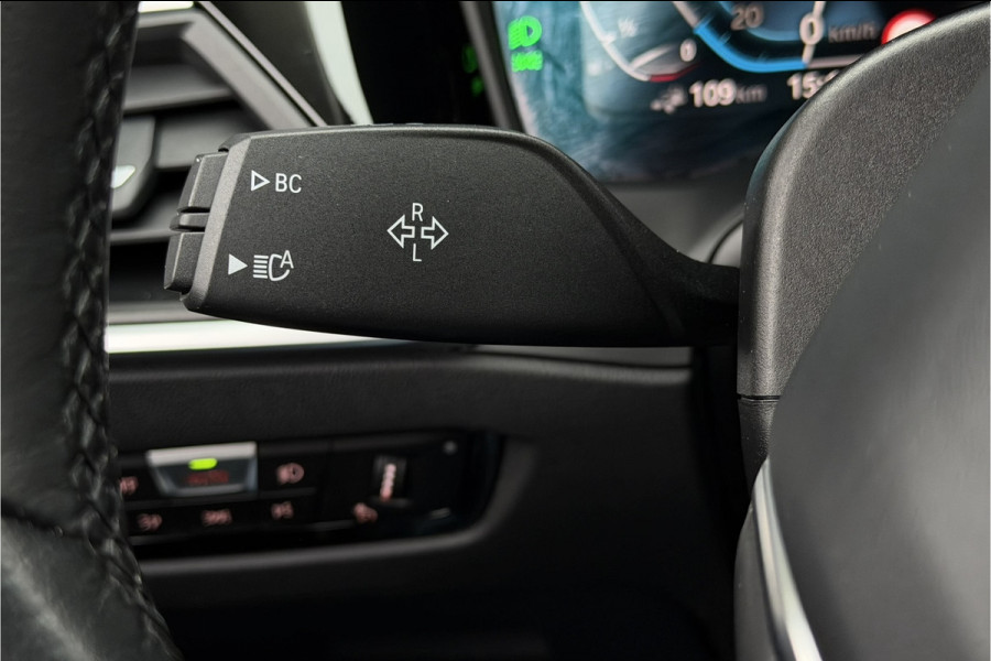 BMW 3 Serie Touring 330e xDrive | Sportleder | Head-Up | Laserlicht | Comfort Access | Memory