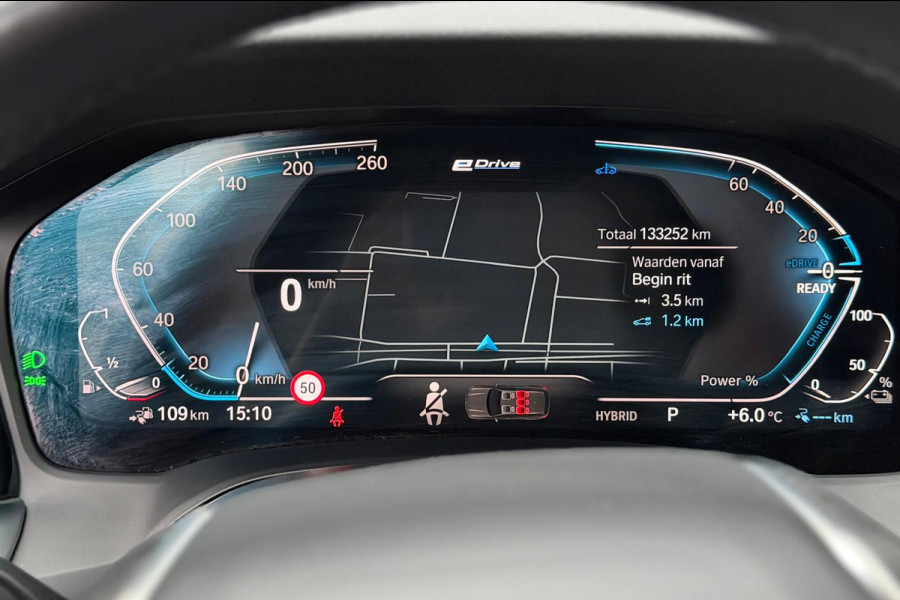 BMW 3 Serie Touring 330e xDrive | Sportleder | Head-Up | Laserlicht | Comfort Access | Memory