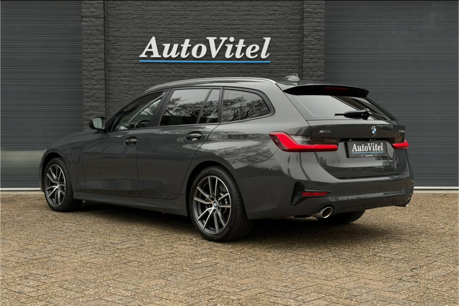 BMW 3 Serie Touring 330e xDrive | Sportleder | Head-Up | Laserlicht | Comfort Access | Memory