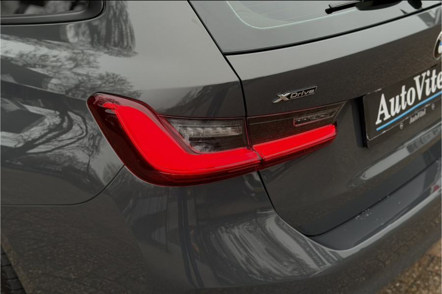 BMW 3 Serie Touring 330e xDrive | Sportleder | Head-Up | Laserlicht | Comfort Access | Memory