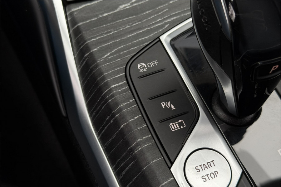 BMW 3 Serie Touring 330e xDrive | Sportleder | Head-Up | Laserlicht | Comfort Access | Memory