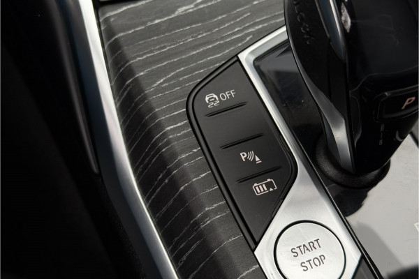 BMW 3 Serie Touring 330e xDrive | Sportleder | Head-Up | Laserlicht | Comfort Access | Memory