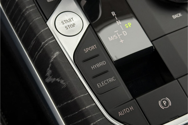 BMW 3 Serie Touring 330e xDrive | Sportleder | Head-Up | Laserlicht | Comfort Access | Memory