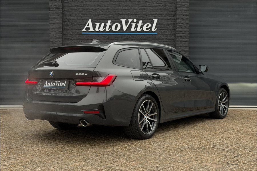 BMW 3 Serie Touring 330e xDrive | Sportleder | Head-Up | Laserlicht | Comfort Access | Memory