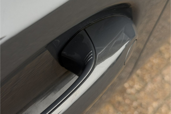 BMW 3 Serie Touring 330e xDrive | Sportleder | Head-Up | Laserlicht | Comfort Access | Memory