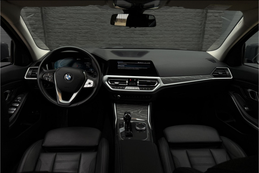 BMW 3 Serie Touring 330e xDrive | Sportleder | Head-Up | Laserlicht | Comfort Access | Memory