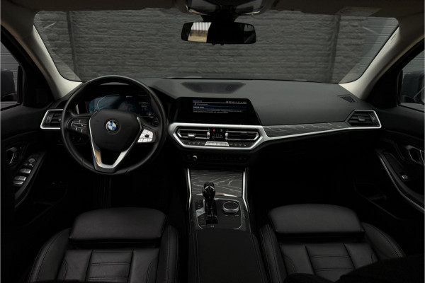 BMW 3 Serie Touring 330e xDrive | Sportleder | Head-Up | Laserlicht | Comfort Access | Memory