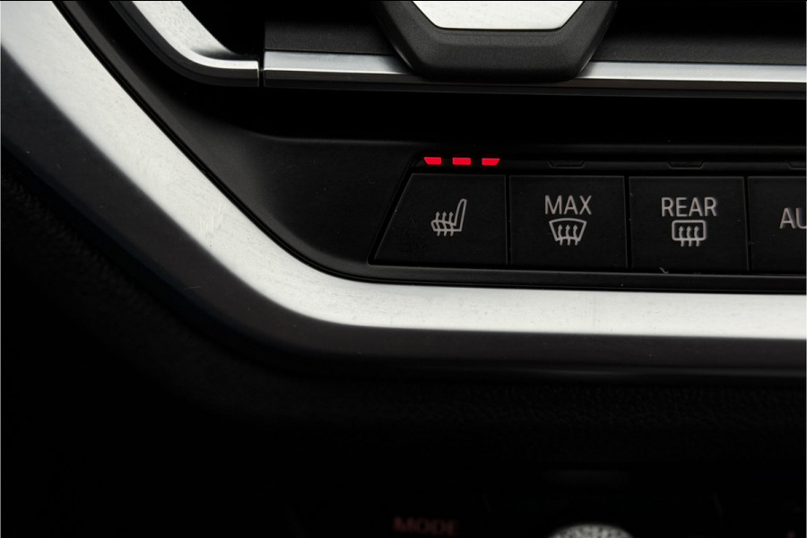 BMW 3 Serie Touring 330e xDrive | Sportleder | Head-Up | Laserlicht | Comfort Access | Memory