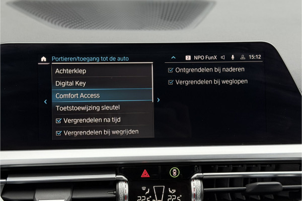 BMW 3 Serie Touring 330e xDrive | Sportleder | Head-Up | Laserlicht | Comfort Access | Memory