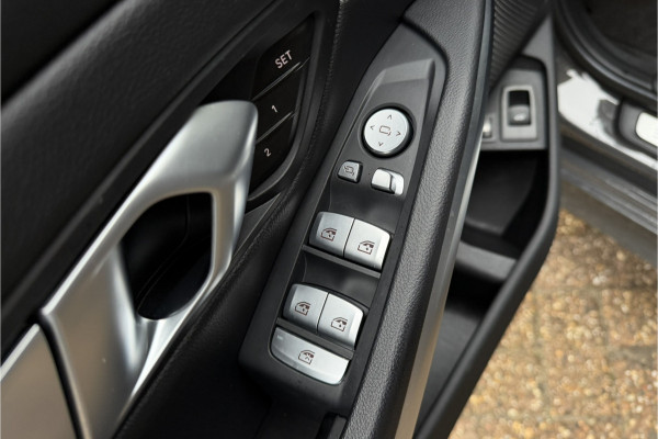 BMW 3 Serie Touring 330e xDrive | Sportleder | Head-Up | Laserlicht | Comfort Access | Memory