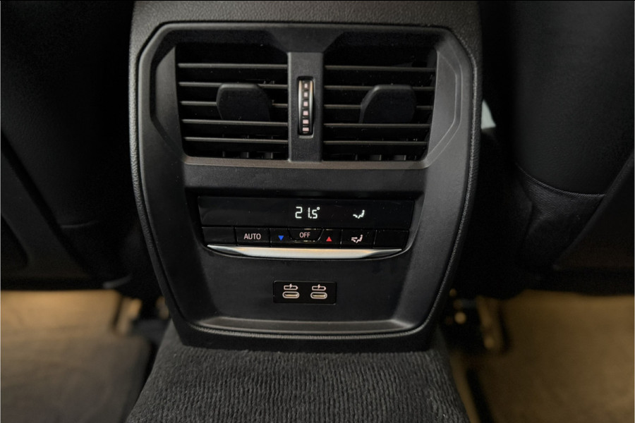 BMW 3 Serie Touring 330e xDrive | Sportleder | Head-Up | Laserlicht | Comfort Access | Memory