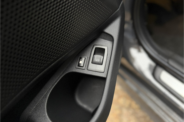 BMW 3 Serie Touring 330e xDrive | Sportleder | Head-Up | Laserlicht | Comfort Access | Memory