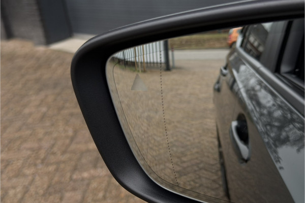 BMW 3 Serie Touring 330e xDrive | Sportleder | Head-Up | Laserlicht | Comfort Access | Memory