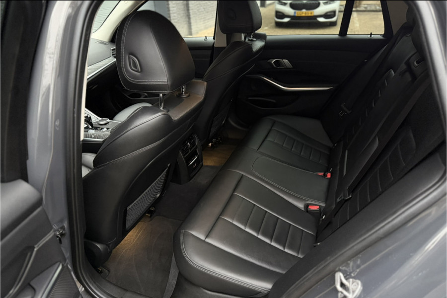 BMW 3 Serie Touring 330e xDrive | Sportleder | Head-Up | Laserlicht | Comfort Access | Memory