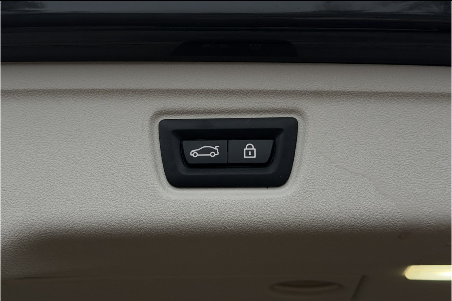 BMW 3 Serie Touring 330e xDrive | Sportleder | Head-Up | Laserlicht | Comfort Access | Memory