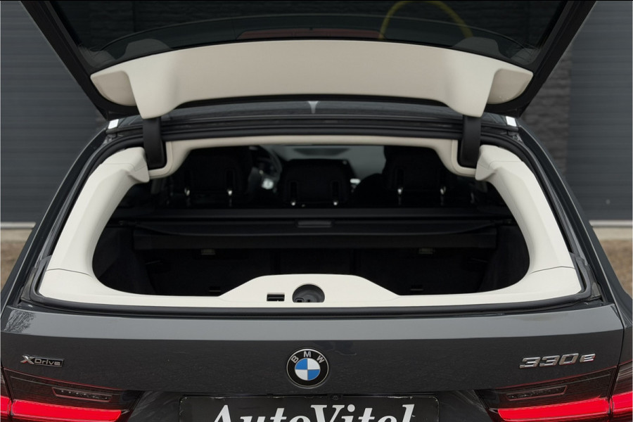 BMW 3 Serie Touring 330e xDrive | Sportleder | Head-Up | Laserlicht | Comfort Access | Memory
