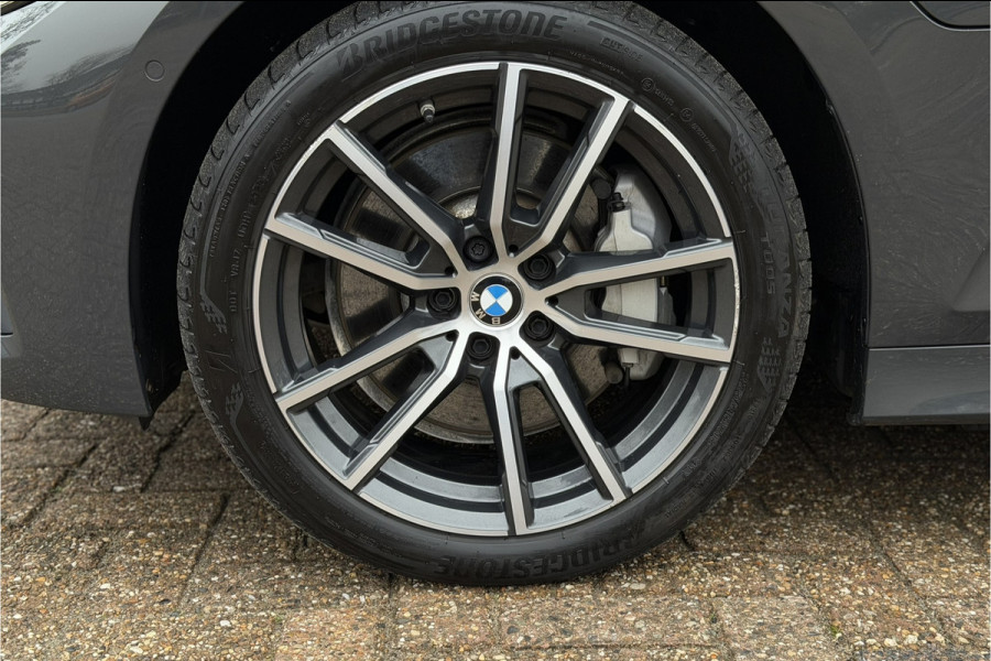 BMW 3 Serie Touring 330e xDrive | Sportleder | Head-Up | Laserlicht | Comfort Access | Memory