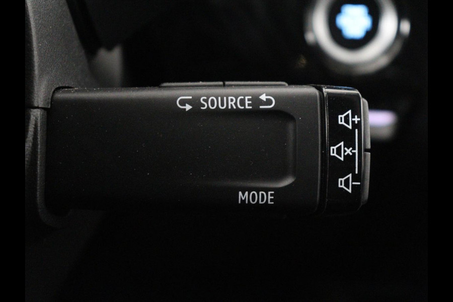 Renault Arkana 1.6 E-Tech Hybrid 145 R.S. Line | Leder/Alcantara | Trekhaak | Stoelverwarming | Adaptive cruise | Camera | Carplay | Keyless | Park Assist | Full LED | Navigatie | Stuurverwarming