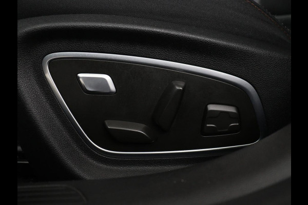 Renault Mégane 1.3 TCe Business Edition One | Leder | Stoelverwarming | Trekhaak | Camera | Carplay | Navigatie | Keyless | Park Assist | Full LED | Stuurverwarming | Bluetooth | Cruise control | Climate control