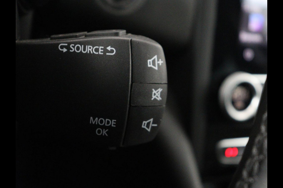 Renault Mégane 1.3 TCe Business Edition One | Leder | Stoelverwarming | Trekhaak | Camera | Carplay | Navigatie | Keyless | Park Assist | Full LED | Stuurverwarming | Bluetooth | Cruise control | Climate control