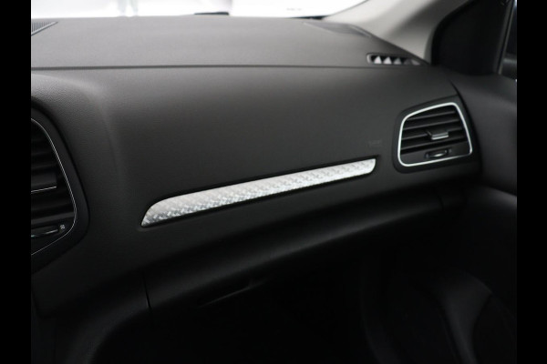 Renault Mégane 1.3 TCe Business Edition One | Leder | Stoelverwarming | Trekhaak | Camera | Carplay | Navigatie | Keyless | Park Assist | Full LED | Stuurverwarming | Bluetooth | Cruise control | Climate control