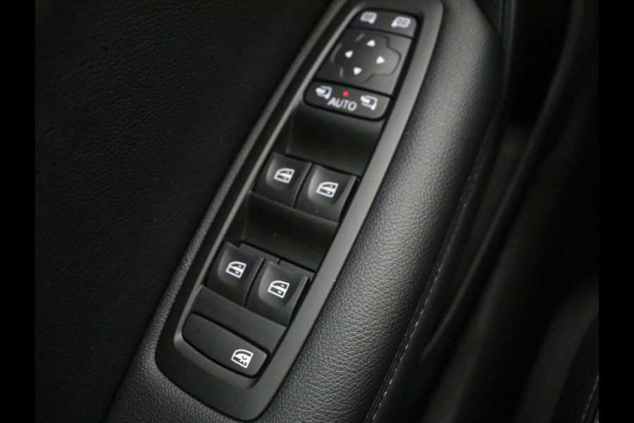 Renault Mégane 1.3 TCe Business Edition One | Leder | Stoelverwarming | Trekhaak | Camera | Carplay | Navigatie | Keyless | Park Assist | Full LED | Stuurverwarming | Bluetooth | Cruise control | Climate control