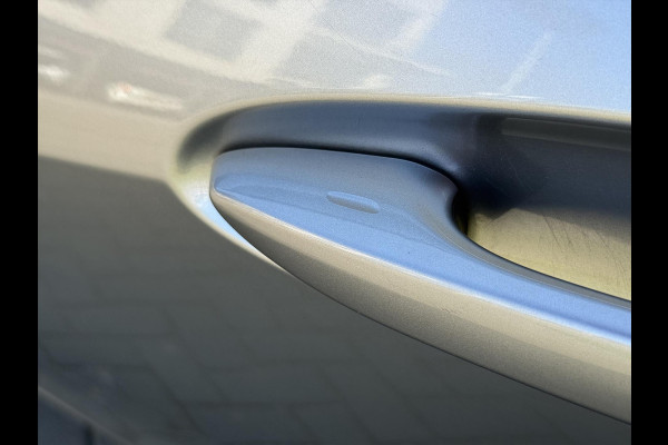 Lexus UX 250h 184pk Luxury Line | Stoel + Stuurverwarming, Parkeersensoren, Keyless, DAB, Adaptive cruise control