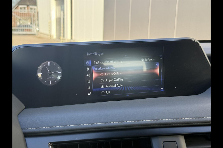 Lexus UX 250h 184pk Luxury Line | Stoel + Stuurverwarming, Parkeersensoren, Keyless, DAB, Adaptive cruise control
