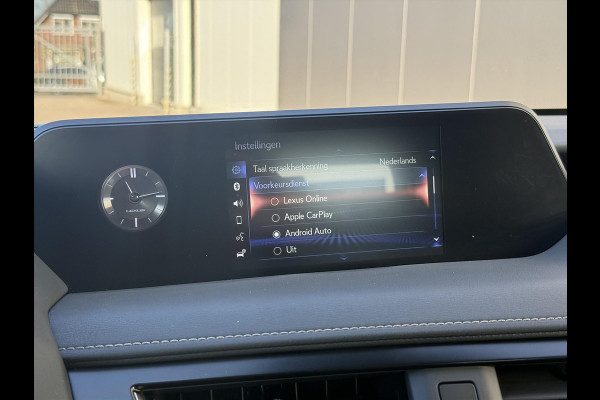 Lexus UX 250h 184pk Luxury Line | Stoel + Stuurverwarming, Parkeersensoren, Keyless, DAB, Adaptive cruise control