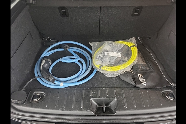 BMW i3 Executive Edition 120Ah 42 kWh | Panoramadak | Stoelverwarming | Adaptive Cruise Control | Navigatie | Keyless | Camera | Parkeersensoren | Warmtepomp | NAP | BTW