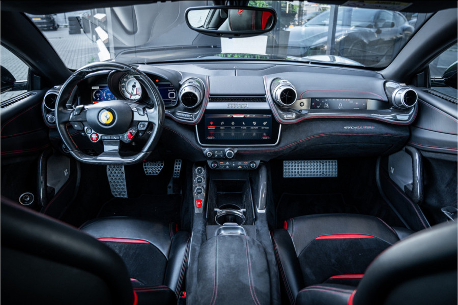 Ferrari GTC4Lusso 6.3 V12 - 4-zits l Lift l Passanger Display l Carbon l Panorama